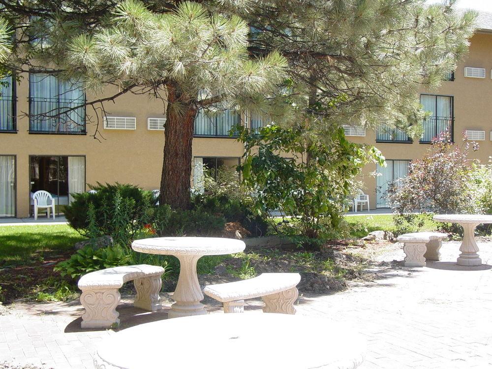 Clarion Hotel & Conference Center Colorado Springs Exterior photo