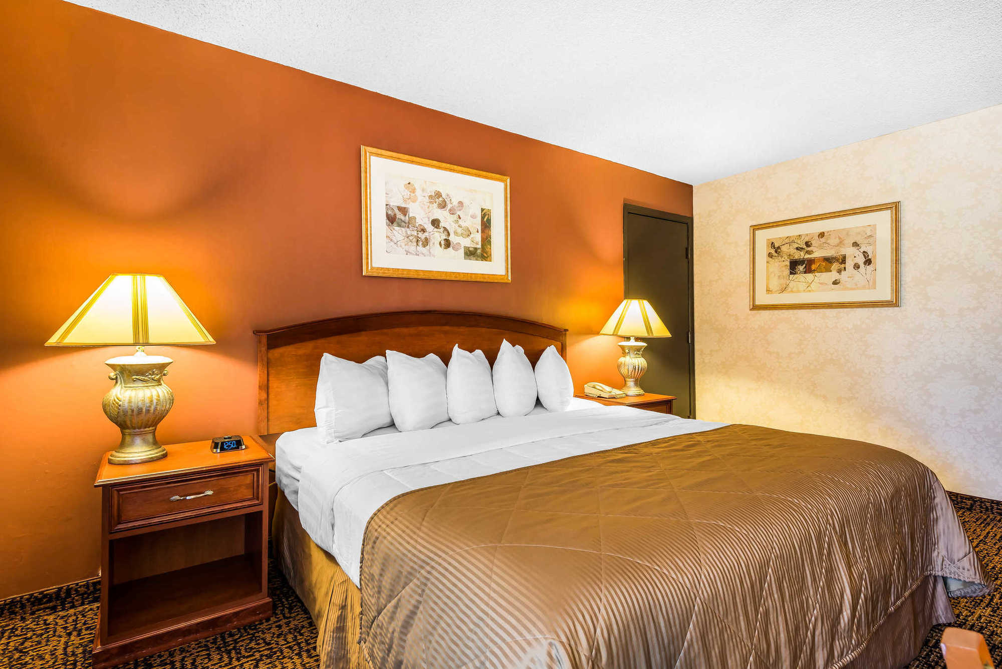 Clarion Hotel & Conference Center Colorado Springs Room photo