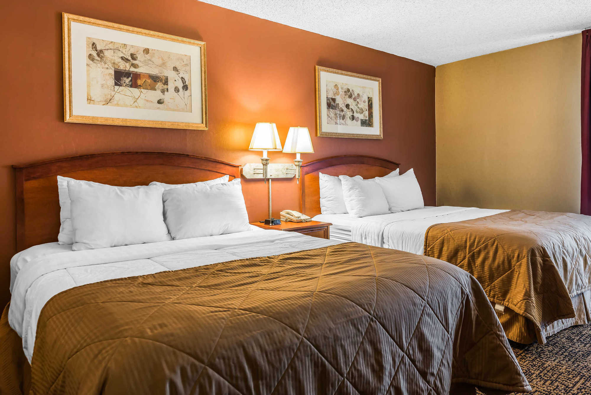 Clarion Hotel & Conference Center Colorado Springs Room photo