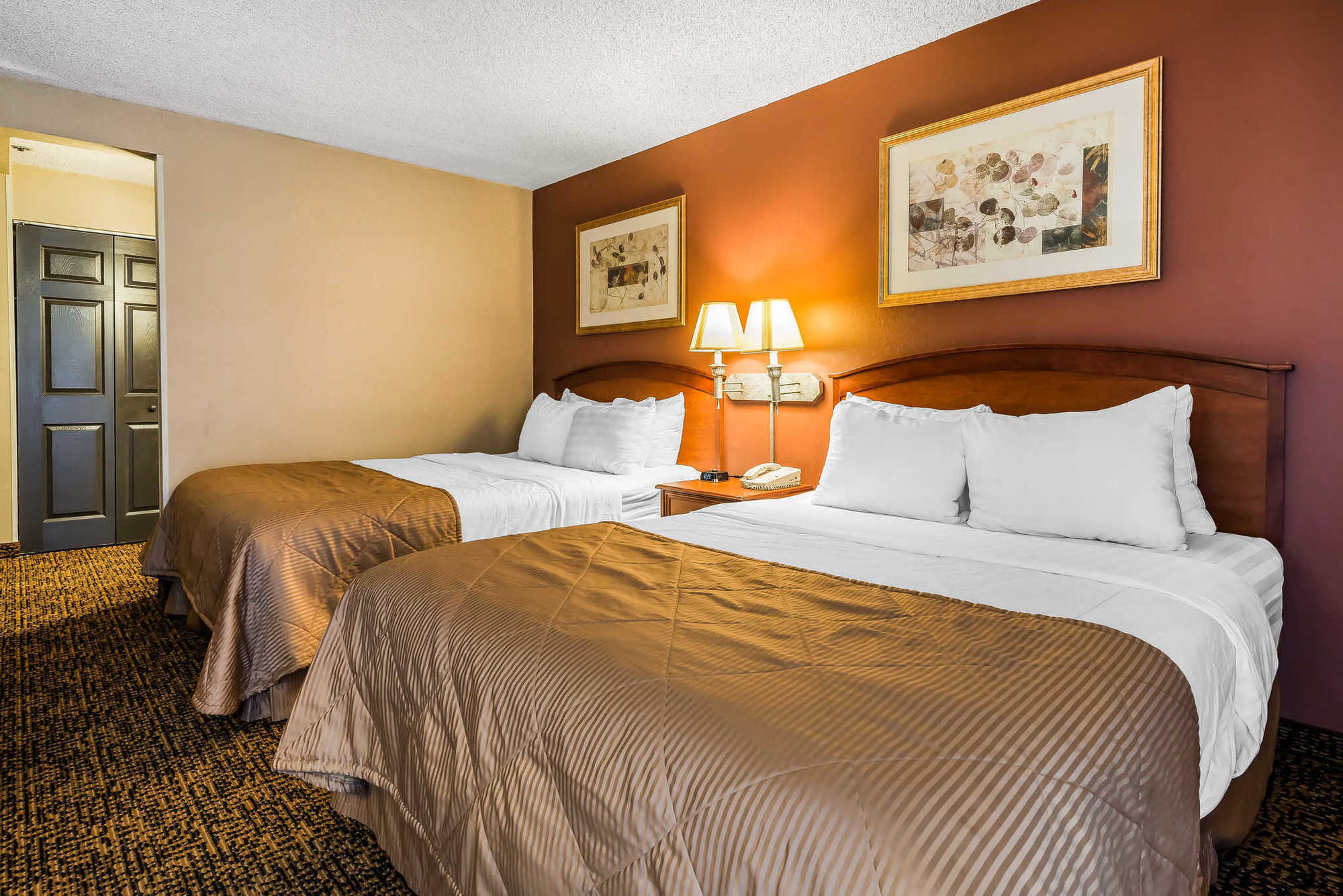 Clarion Hotel & Conference Center Colorado Springs Room photo