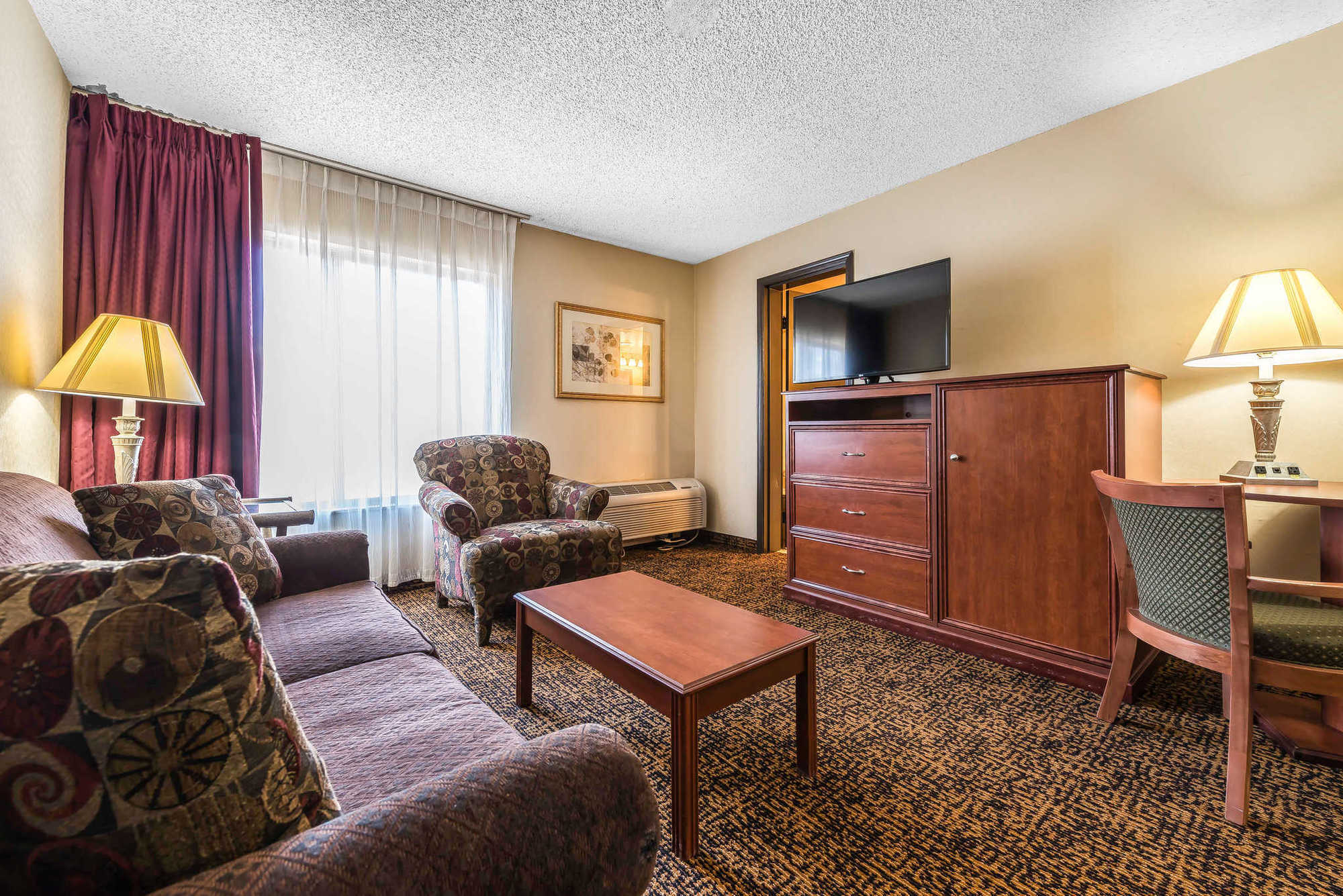 Clarion Hotel & Conference Center Colorado Springs Room photo