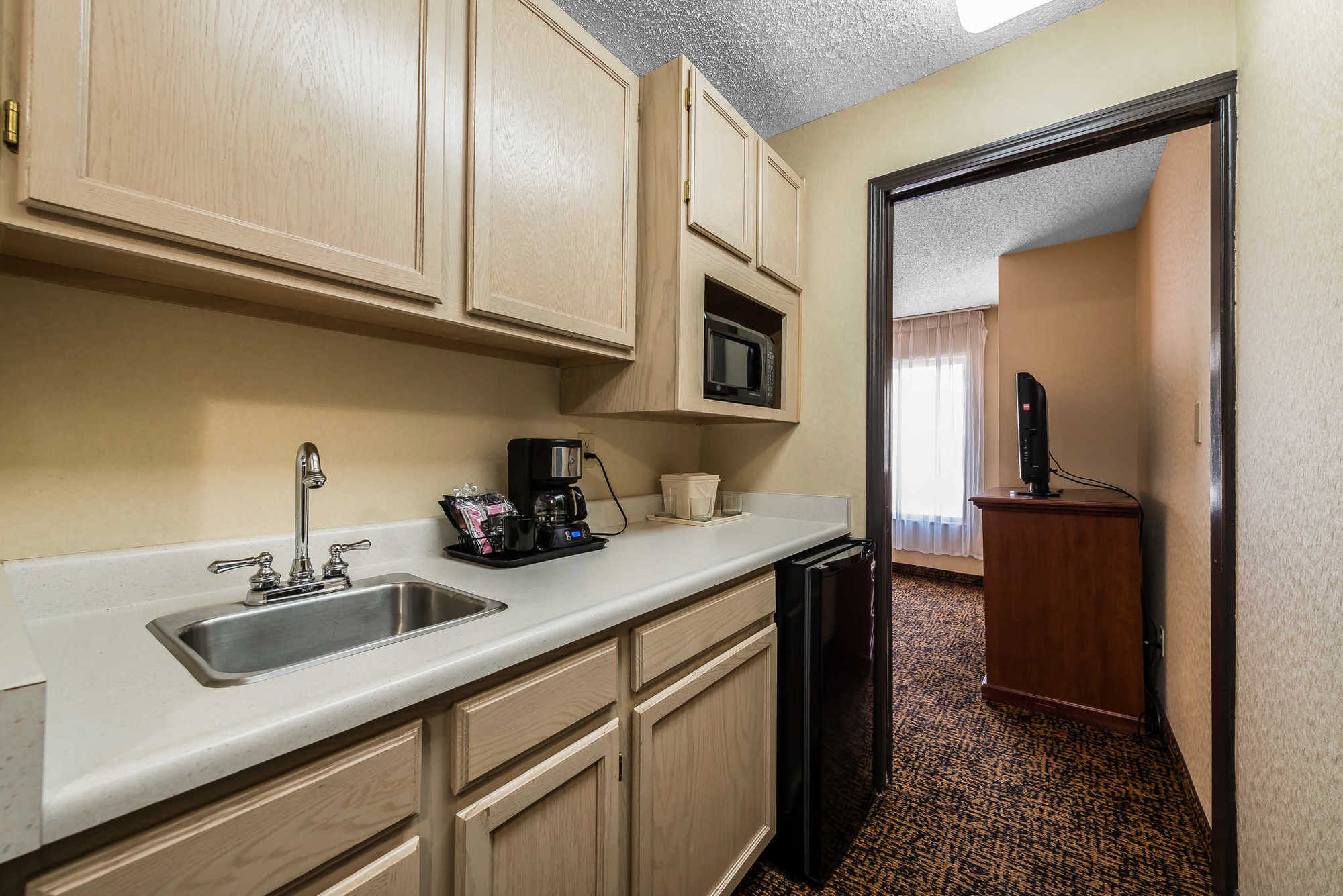 Clarion Hotel & Conference Center Colorado Springs Room photo