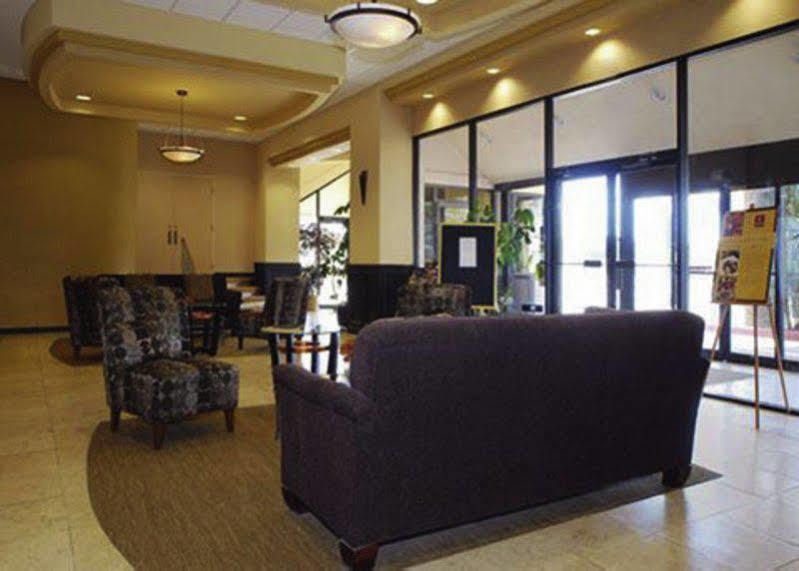 Clarion Hotel & Conference Center Colorado Springs Exterior photo